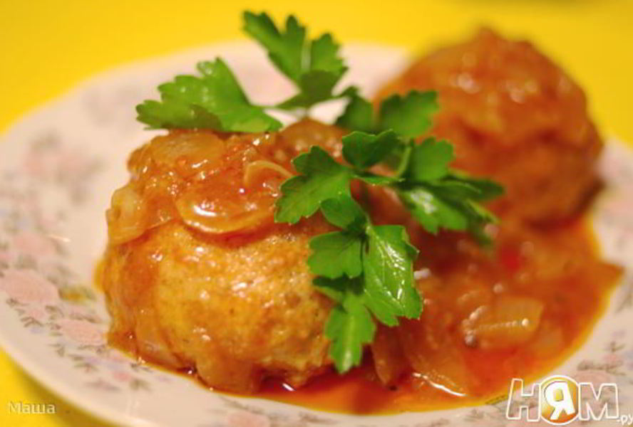 Тефтели из семги в томатном соусе