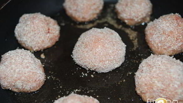 ШАГ 5. тефтели из семги в томатном соусе