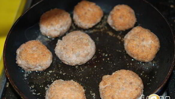 ШАГ 9. тефтели из семги в томатном соусе