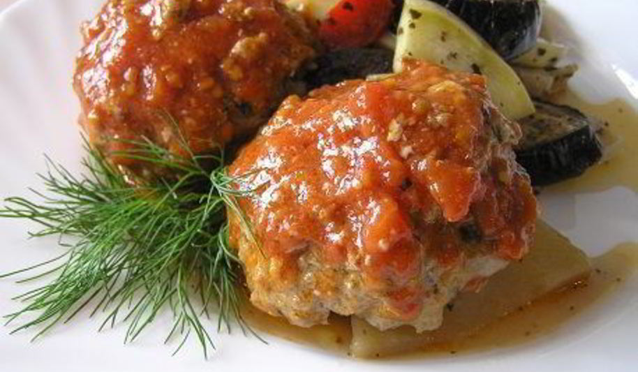 Рецепт тефтели по-гречески с запеченными овощами