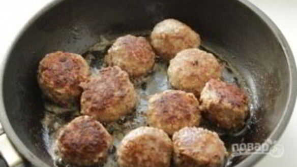 ШАГ 3. тефтели под грибным соусом