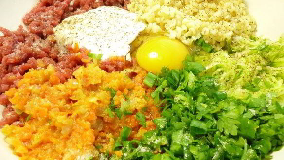 ШАГ 3. тефтели с булгуром и кабачком