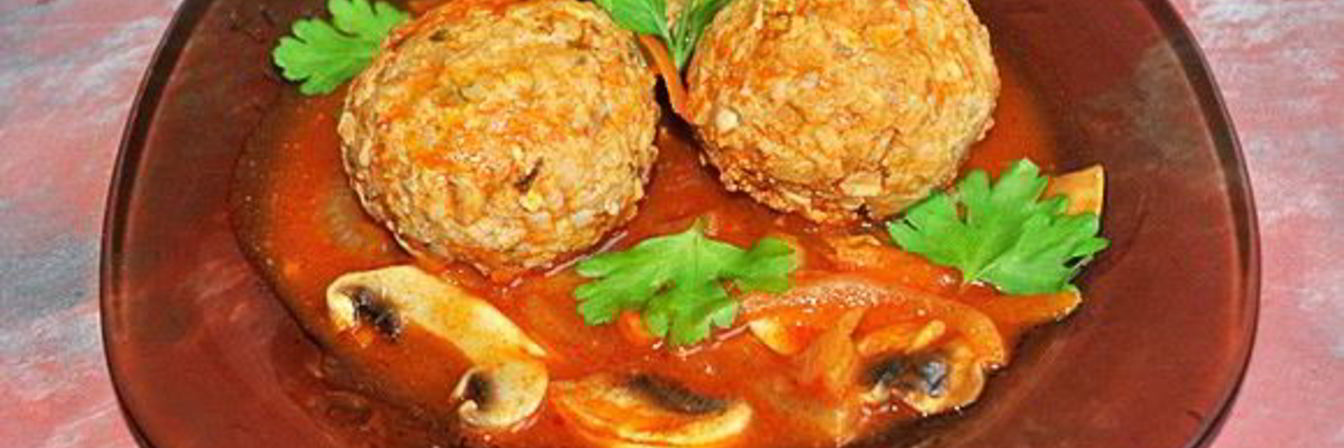 Тефтели с грибами в томатном соусе