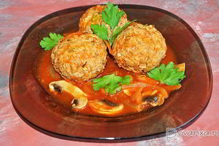 Тефтели с грибами в томатном соусе