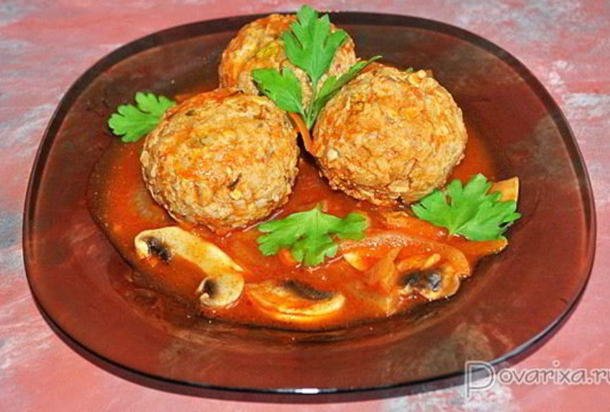 Тефтели с грибами в томатном соусе