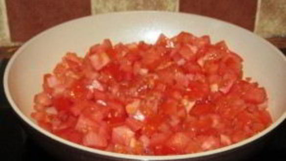 ШАГ 4. тефтели с моцареллой в томатном соусе