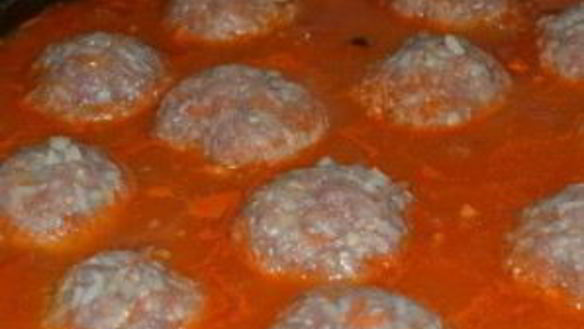 ШАГ 5. тефтели с моцареллой в томатном соусе