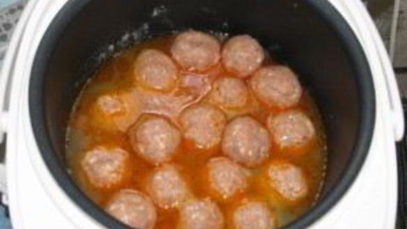 ШАГ 4. тефтели с подливкой в мультиварке