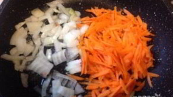 ШАГ 2. тефтели с рисом и овощным соусом