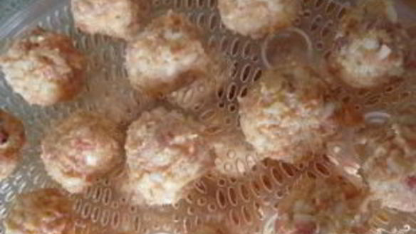 ШАГ 5. тефтели с рисом на пару