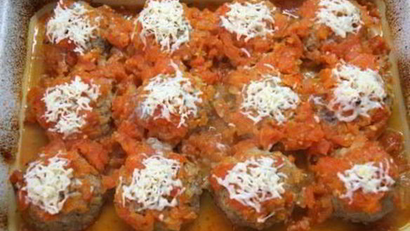 ШАГ 7. тефтели с сыром в соусе из томатов