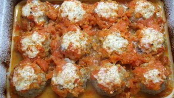 ШАГ 8. тефтели с сыром в соусе из томатов