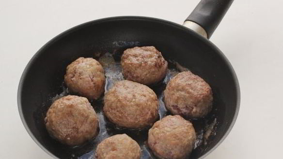 ШАГ 7. тефтели в белом соусе