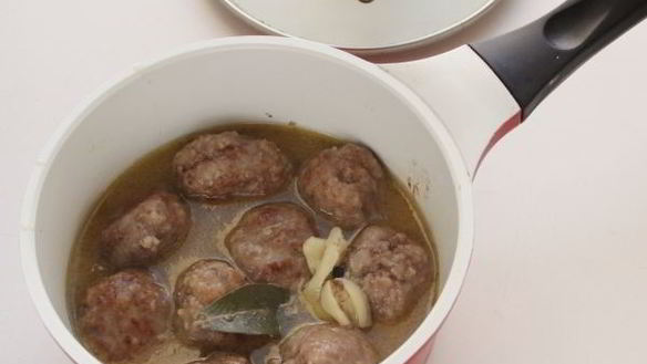 ШАГ 8. тефтели в белом соусе