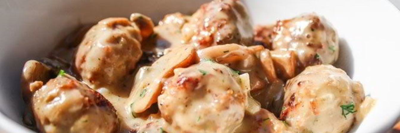 Тефтели в сливочно-грибном соусе