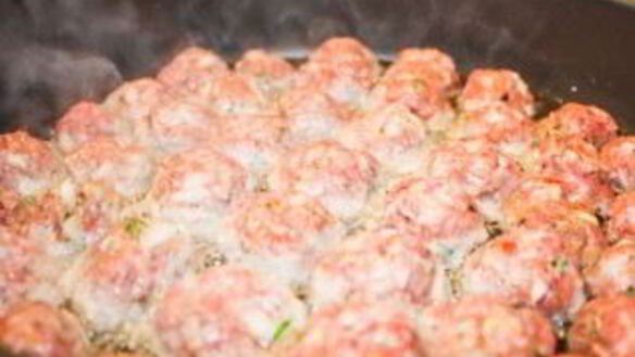 ШАГ 6. тефтели в сливочно-грибном соусе