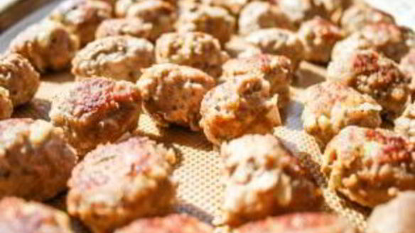 ШАГ 7. тефтели в сливочно-грибном соусе