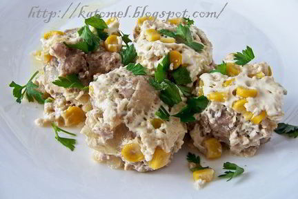 Тефтели в сливочном соусе с кукурузой