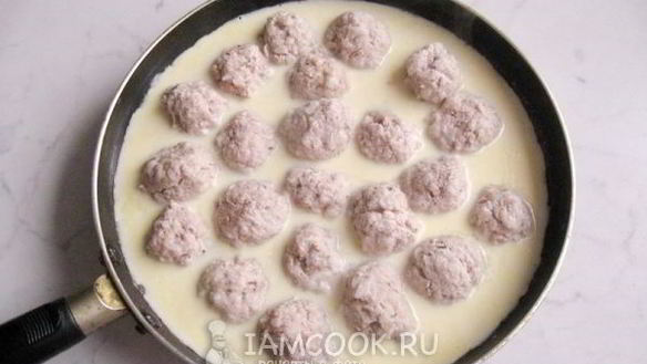 ШАГ 12. тефтели в сырном соусе
