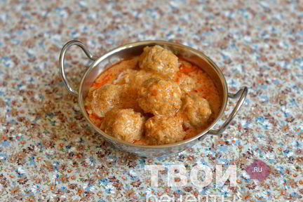 Тефтели в томатно-сметанном соусе