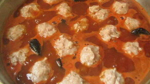 ШАГ 3. тефтели в томатном соусе