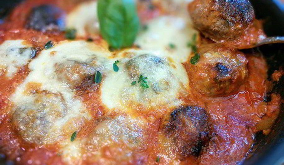 Рецепт тефтели, запеченные с моцареллой