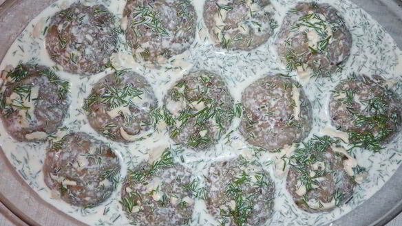 ШАГ 8. тефтельки из курицы и гречки в соусе