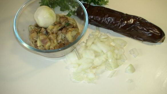 ШАГ 2. тефтельки, запеченные в баклажанном соусе