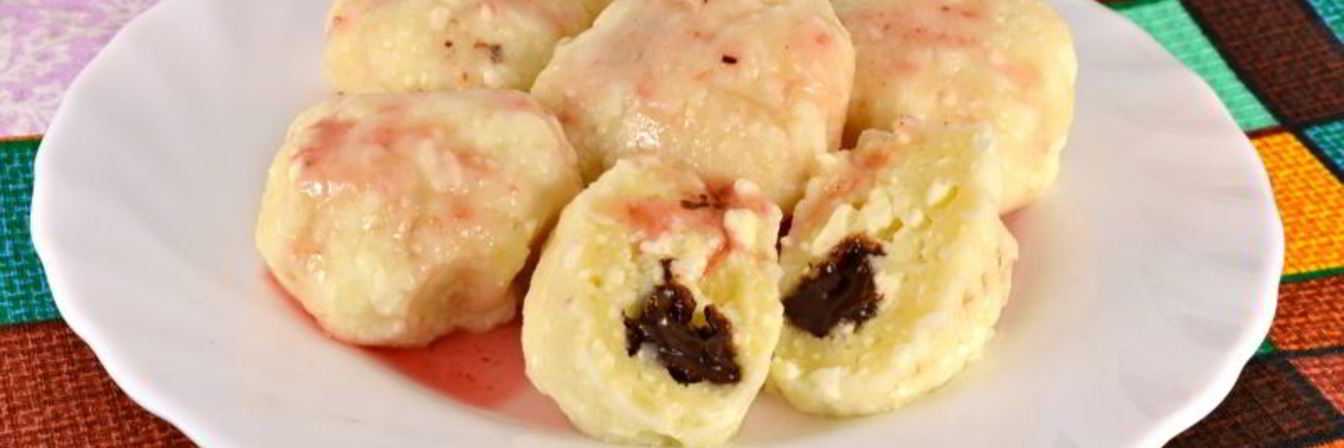 Творожные клецки с шоколадом