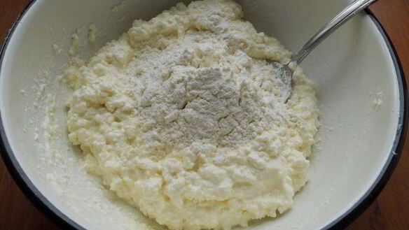 ШАГ 2. творожные клецки с шоколадом