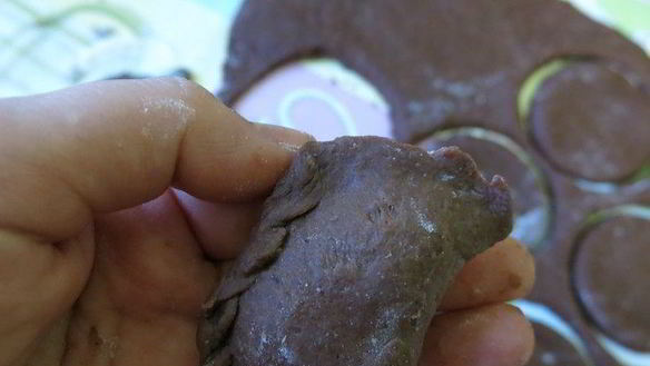 ШАГ 11. шоколадные вареники с ягодами