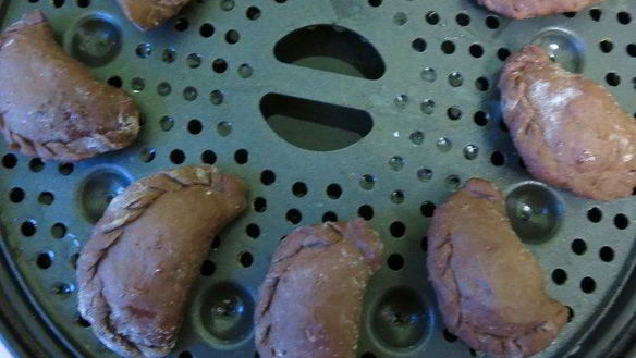 ШАГ 12. шоколадные вареники с ягодами