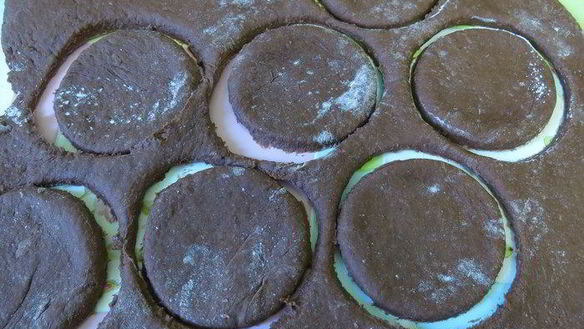 ШАГ 8. шоколадные вареники с ягодами