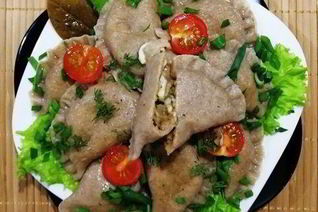 Цельнозерновые вареники с тунцом и моцареллой