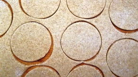 ШАГ 8. цельнозерновые вареники с тунцом и моцареллой