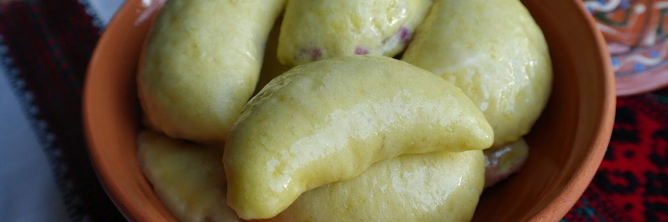 Творожное тесто для вареников с вишней