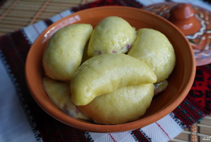 Творожное тесто для вареников с вишней