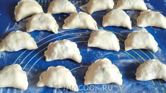 ШАГ 8. вареники из теста на кефире с картошкой и грибами