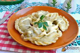 Вареники из яичного теста с курицей и баклажанами