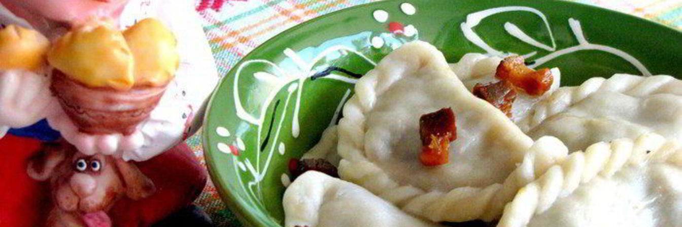 Вареники с капустой, грибами и шкварками