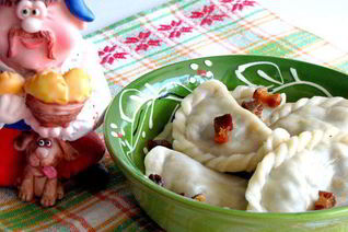 Вареники с капустой, грибами и шкварками