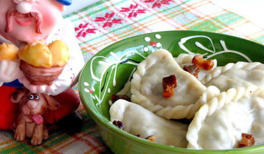 Рецепт вареники с капустой, грибами и шкварками