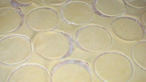 ШАГ 11. вареники с капустой, грибами и шкварками