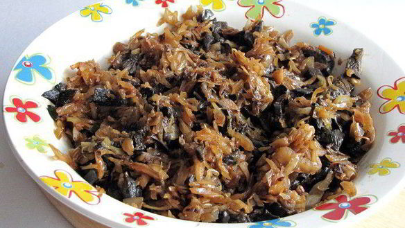 ШАГ 10. вареники с капустой, грибами и шкварками