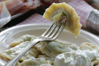 Вареники с картофелем, беконом и укропом