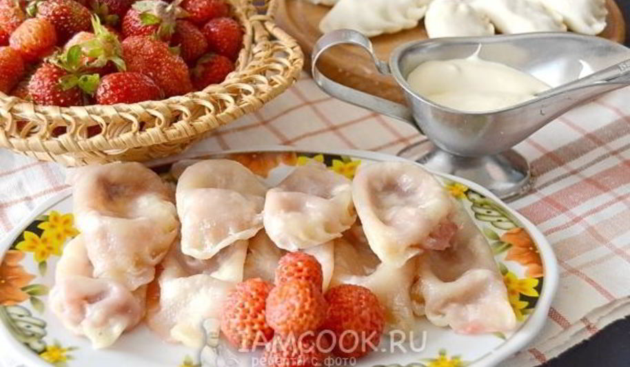 Рецепт вареники с клубникой на пару