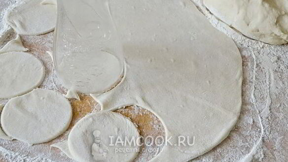 ШАГ 5. вареники с клубникой на пару