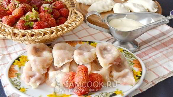 ШАГ 10. вареники с клубникой на пару