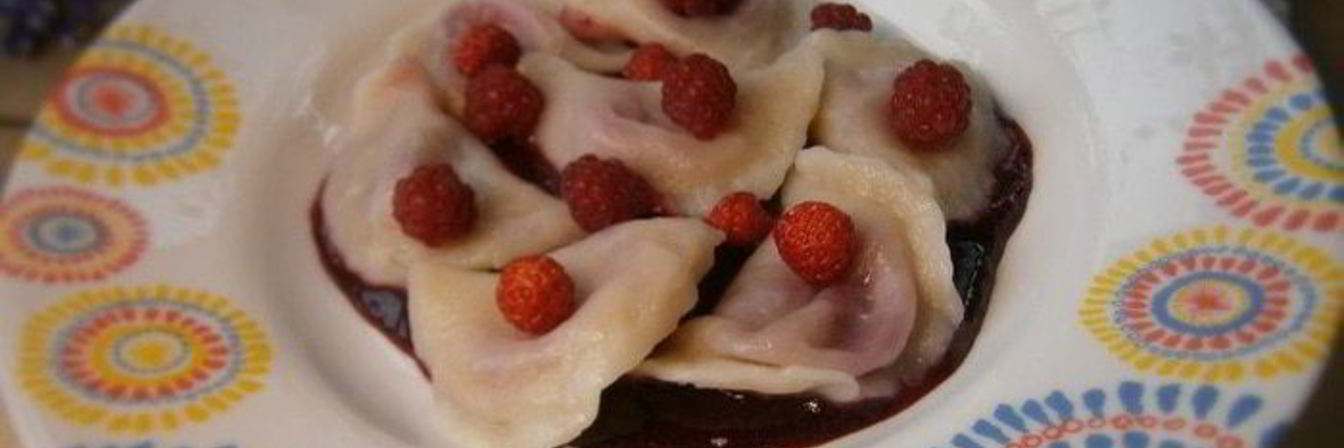 Вареники с вишней и ягодным соусом