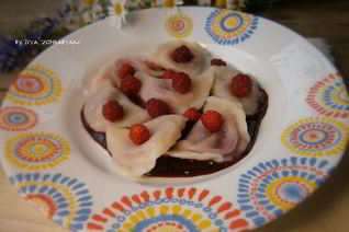 Вареники с вишней и ягодным соусом
